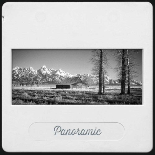 Photo panoramique en noir et blanc d'une vue iconique du Grand Teton dans les Montagnes Rocheuses