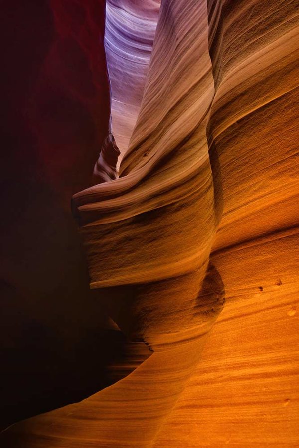 Photo en couleur des parois veinées d'Antelope Canyon sculptées par le vent © Ron Fross - Grandeur Nature