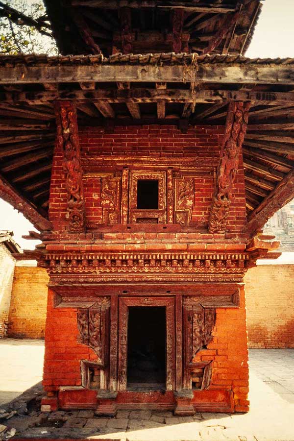 briques et bois © Ron Frossard - Voyage au Népal