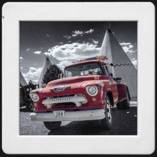 RedSkin: Chevroley pickup devant less Teepees de béton de Wgwam Motel