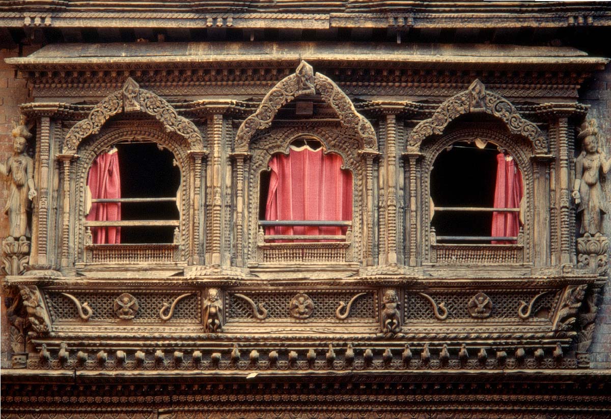 Fenêtres en bois sculpté typique du Népal