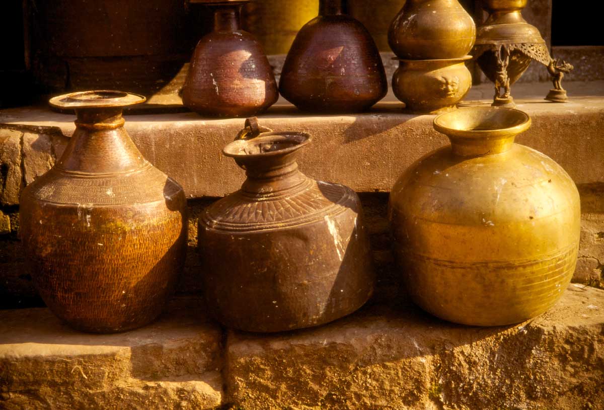 jarres traditionnelles en laiton © Ron Fross - Voyage au Népal
