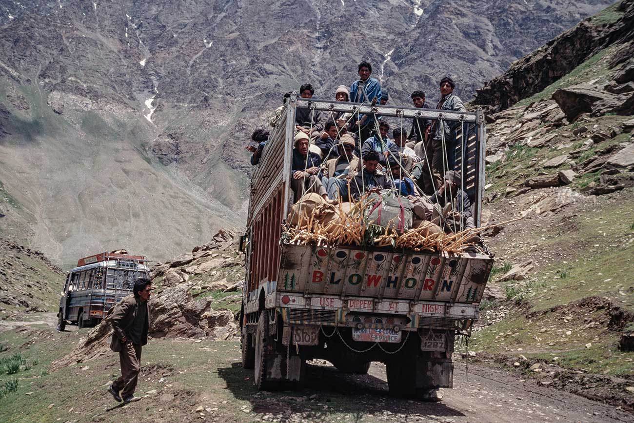 Camion transportant des villageois quelque part entre Kargil et Rangdum au Ladakh