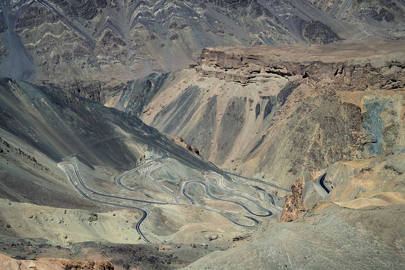 Ancien tronçon de route entre Lamayuru et Khalsi au Ladakh
